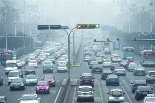 雙軸撕碎機(jī)設(shè)備加工廢舊汽車(chē)減少環(huán)境污染