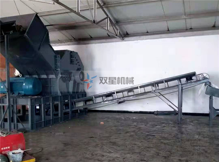 <a href='http://lifuhuoban.cn/feilv/1660.html' target='_blank'><span>斷橋鋁破碎機(jī)</span></a>上?？蛻衄F(xiàn)場(chǎng)