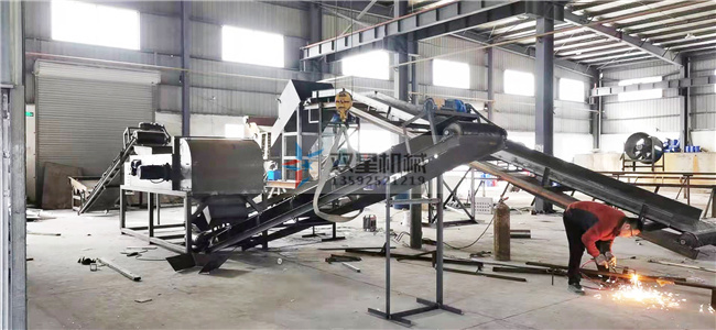 <a href='http://lifuhuoban.cn/feilv/1660.html' target='_blank'><span>斷橋鋁破碎機</span></a>生產(chǎn)線