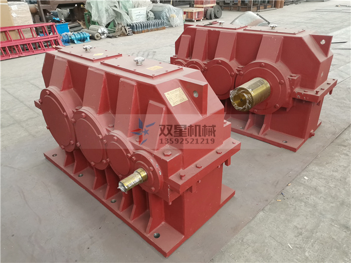 金屬撕碎機配件減速機、主機機架生產(chǎn)組裝現(xiàn)場實拍