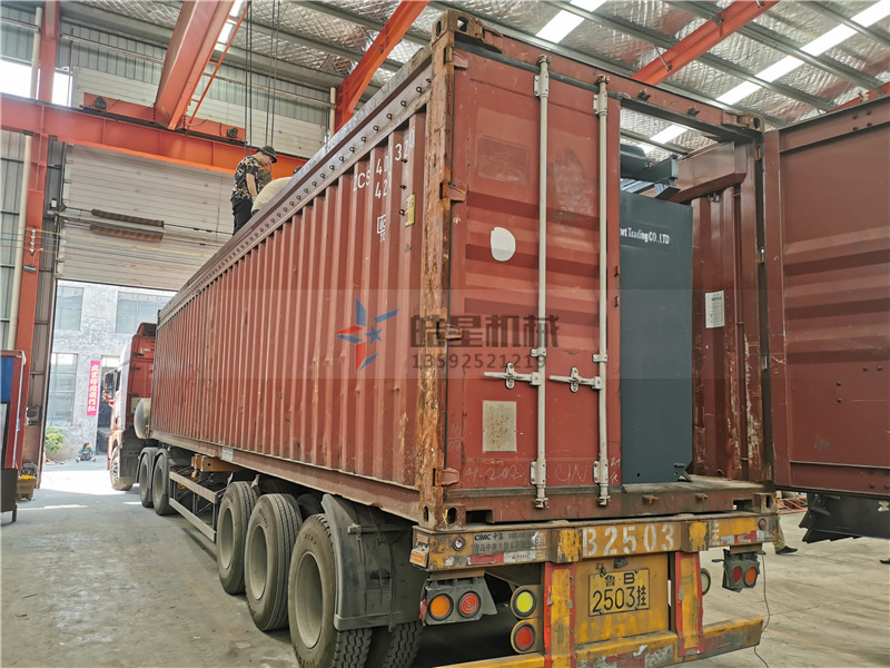 <a href='http://lifuhuoban.cn/psxl/6.html' target='_blank'><span>易拉罐破碎機(jī)</span></a>裝箱出口發(fā)貨