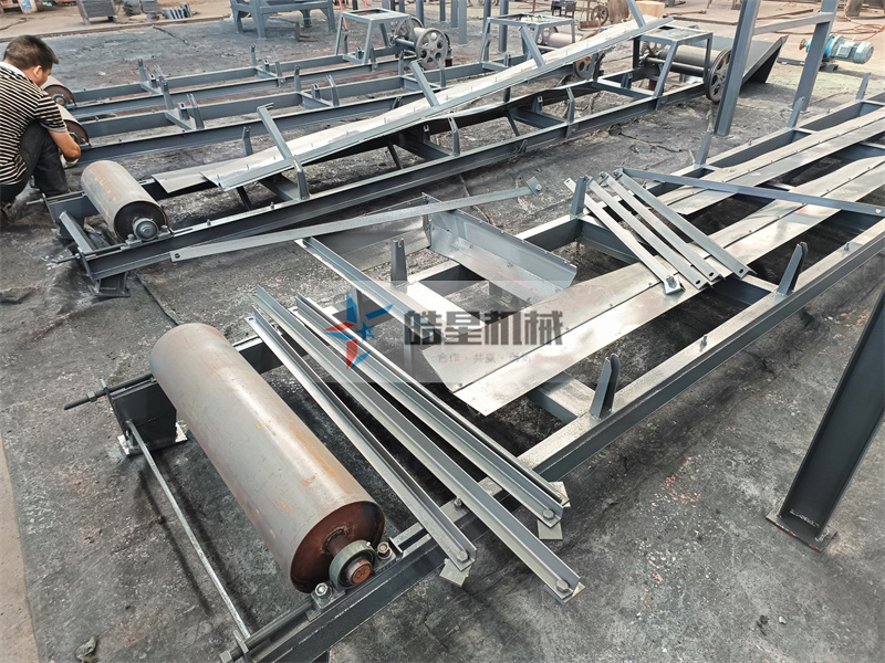 <a href='http://lifuhuoban.cn' target='_blank'><span>鋁合金破碎機</span></a><a href='http://lifuhuoban.cn/psxl/1279.html' target='_blank'><span>廢鋁破碎</span></a>分選設(shè)備輸送帶設(shè)備生產(chǎn)現(xiàn)場