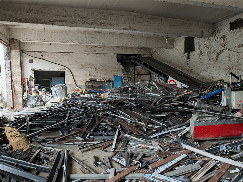 斷橋鋁破碎機(jī)