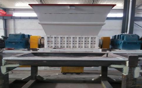 哪些因素決定著<a href='http://lifuhuoban.cn/ssxl/10.html' target='_blank'><span>金屬撕碎機(jī)</span></a>的價格